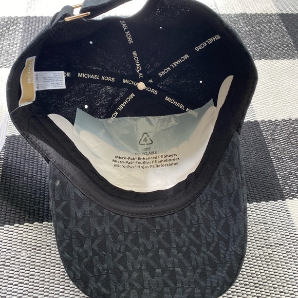 Michael Kors Logo Adjustable Baseball Style Cap - Picture 1 of 5